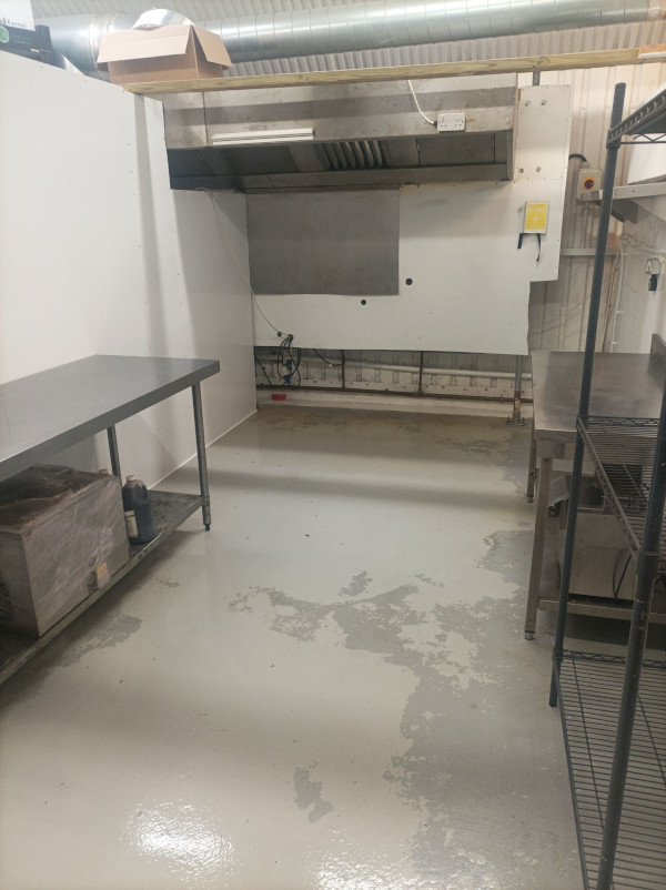 dark_kitchen_in_bethnal_green_02